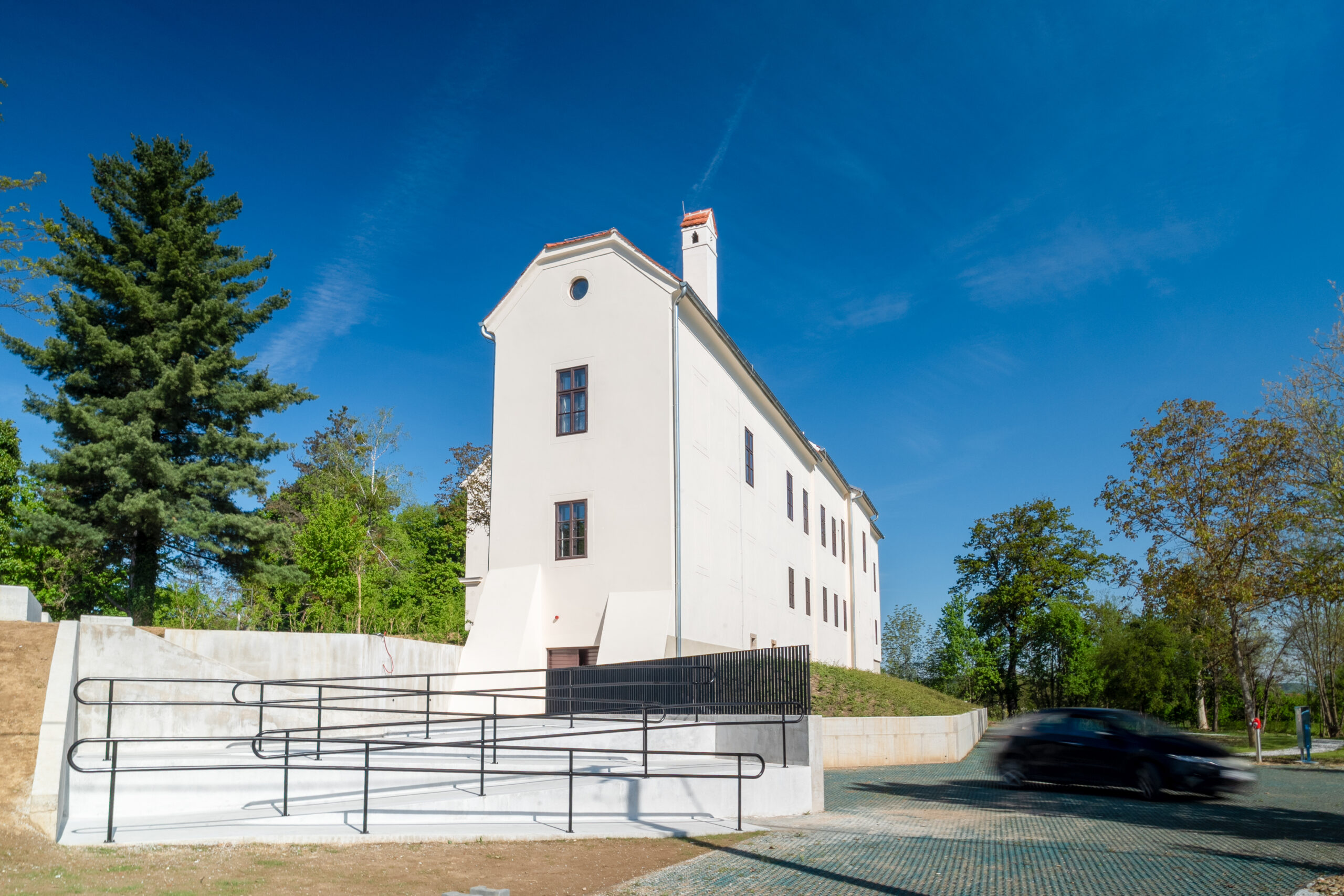 Predstavljanje cjelovite i energetske obnove Dvorca umjetnika Oršić - Jakovlje 23.04.2026 JakovljeFOTO Alen Klimenta / HDLU / Citadela Invicta 
