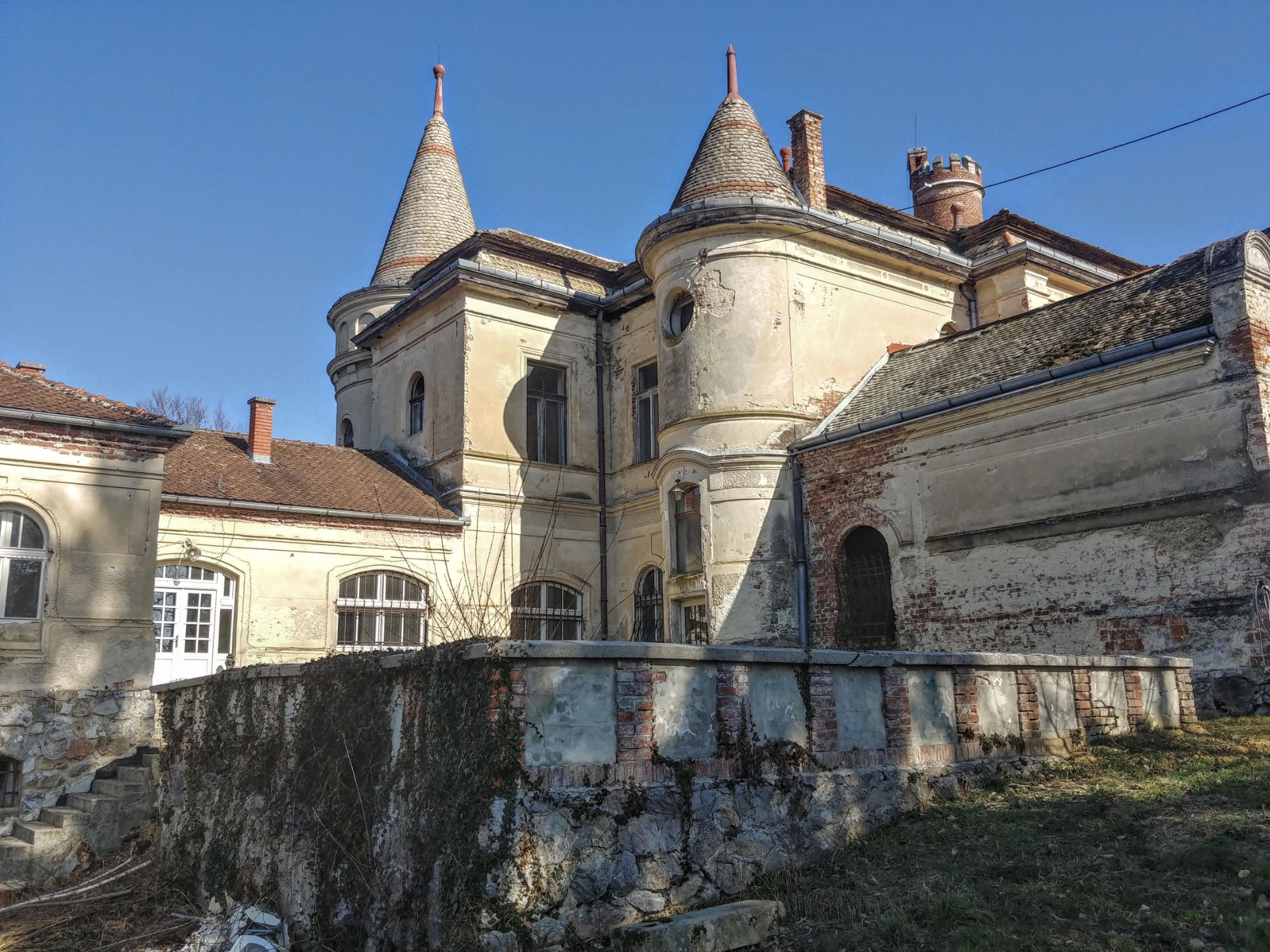 Dvorac Dioš u proljeće 2019. godine FOTO: MBT / Blaga & misterije 