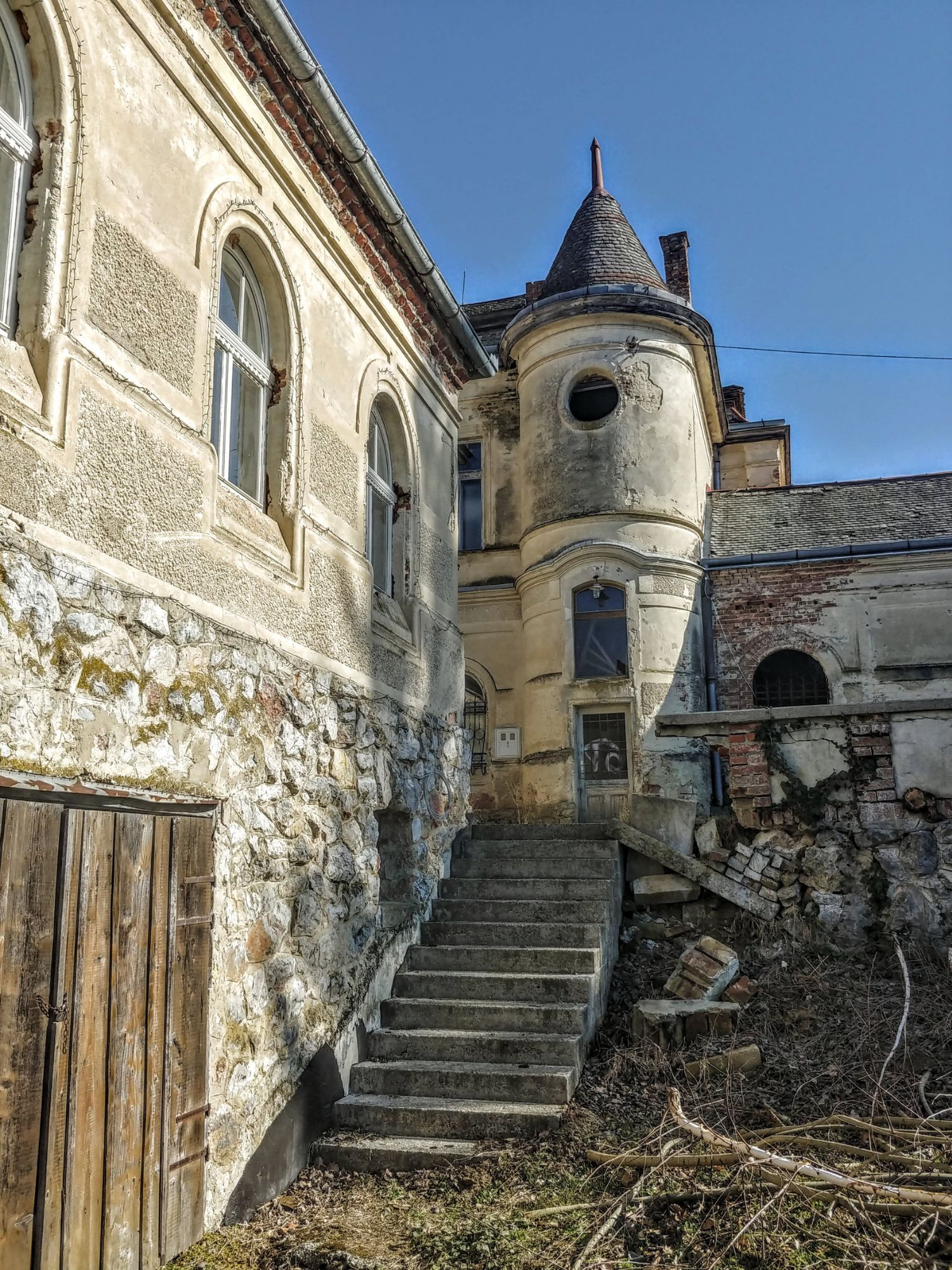 Dvorac Dioš u proljeće 2019. godine FOTO: MBT / Blaga & misterije 