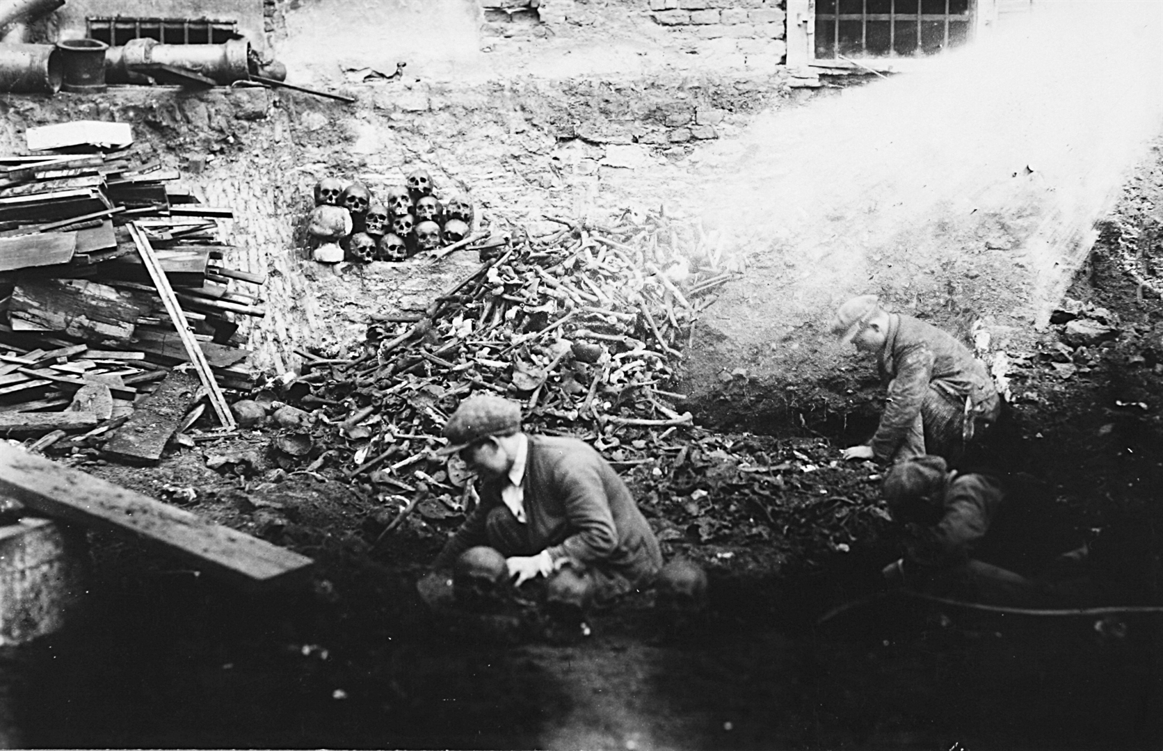 Zagreb (Dolac) - Izgradnja nove tržnice, nalaz grobova cistercita FOTO: Vladimir Horvat, 1929. godine / Zbirka fotografske dokumentacije Ministarstva kulture i medija Republike Hrvatske