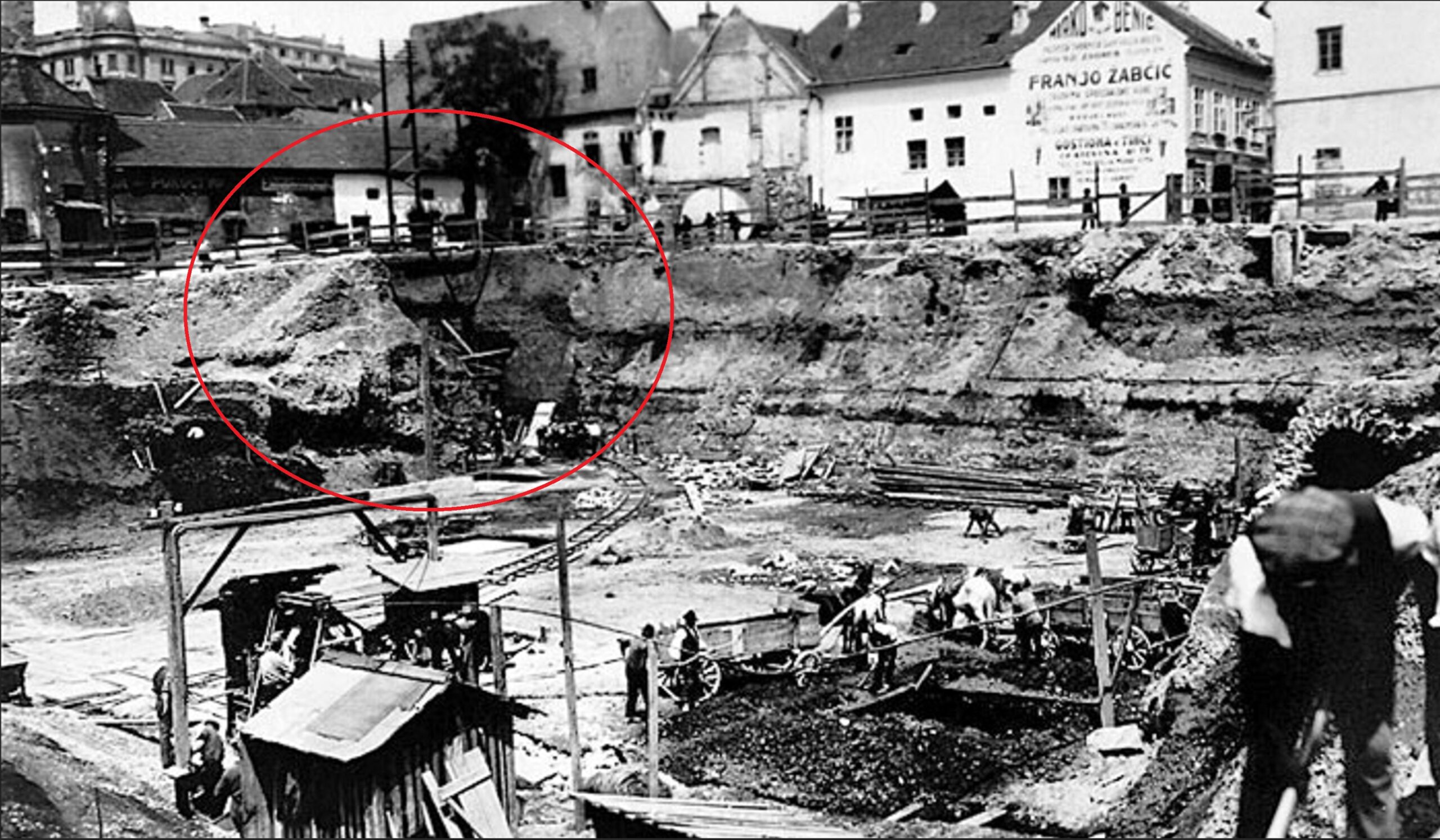 Zagreb (Dolac) - Izgradnja nove tržnice, nalaz grobova cistercita FOTO: Vladimir Horvat, 1929. godine / Zbirka fotografske dokumentacije Ministarstva kulture i medija Republike Hrvatske