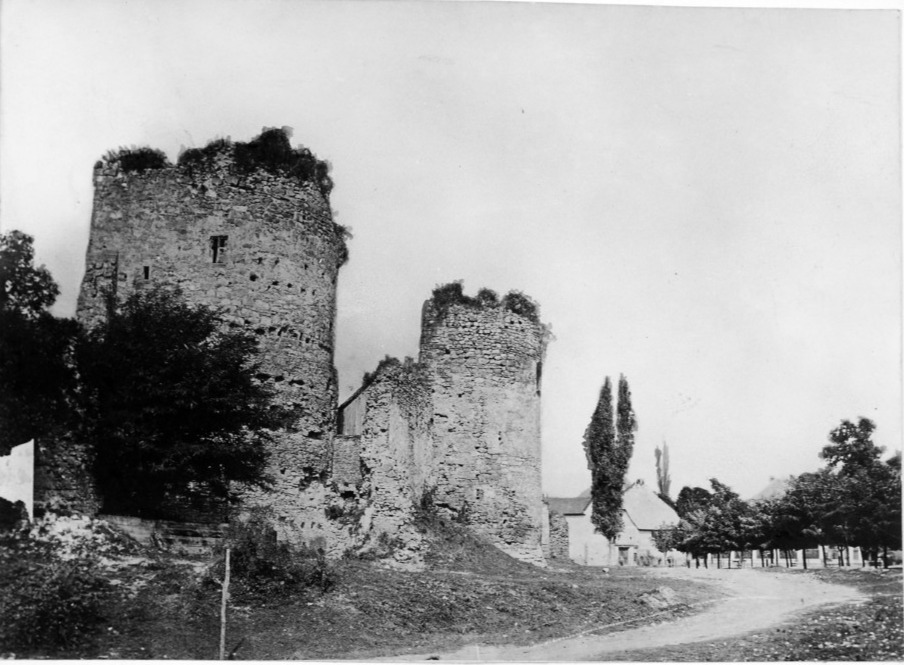 Stari grad Pakrac fotografija prva polovica 20.st FOTO: Grad Pakrac, pakrac.hr 