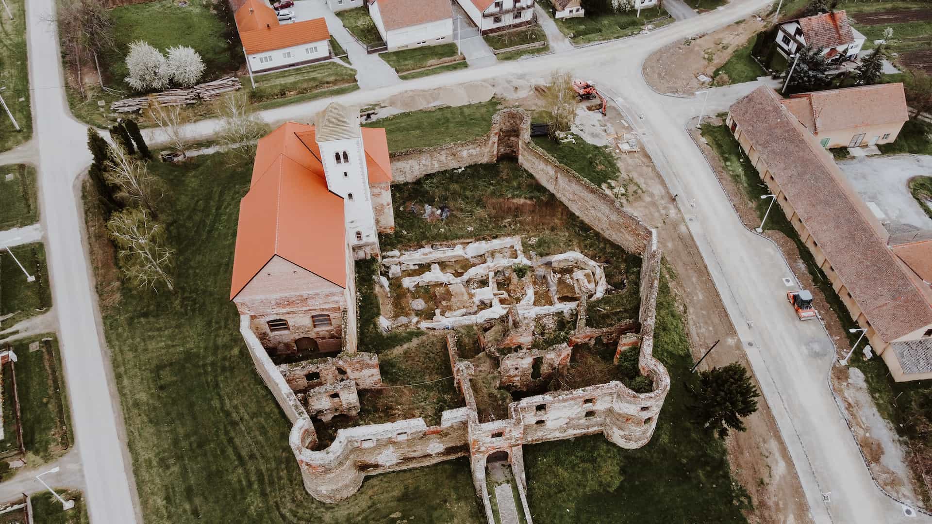 Stari grad Kaptol FOTO: lag-barun-trenk.hr