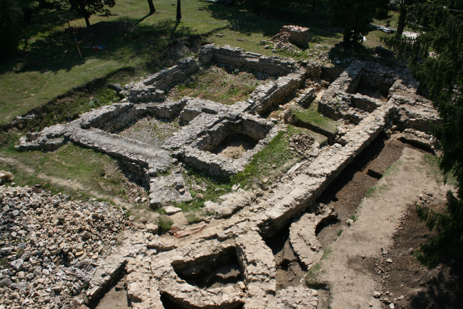 Pogled na lokalitet sa sjeveroistoka (snimila: F. Sirovica) FOTO: Institut za arheologiju, iarh.hr 
