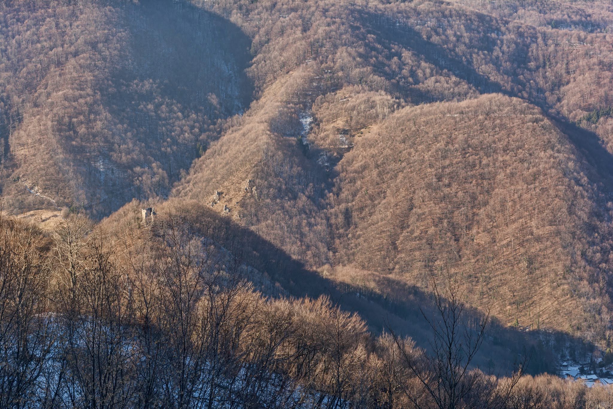 Pogled prema Lipovcu s planinarskog puta prema Oštrcu. FOTO: Darko Antolković
