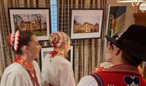 Autor izložbe Siniša Strčić predstavio je fotografski projekt posvećen hrvatskim dvorcima, kurijama i utvrdama. Foto: Dvorac Jurjevec