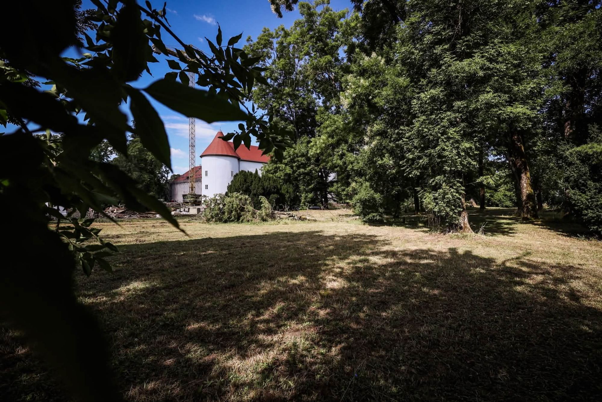 Obnova dvorca Erdödy u Jastrebarskom ušla je u završnu fazu. Novi sadržaji, obnovljeni prostori i otvaranje planirano za 2027. označit će novo poglavlje u životu jednog od simbola grada. FOTO: Grad Jastrebarsko