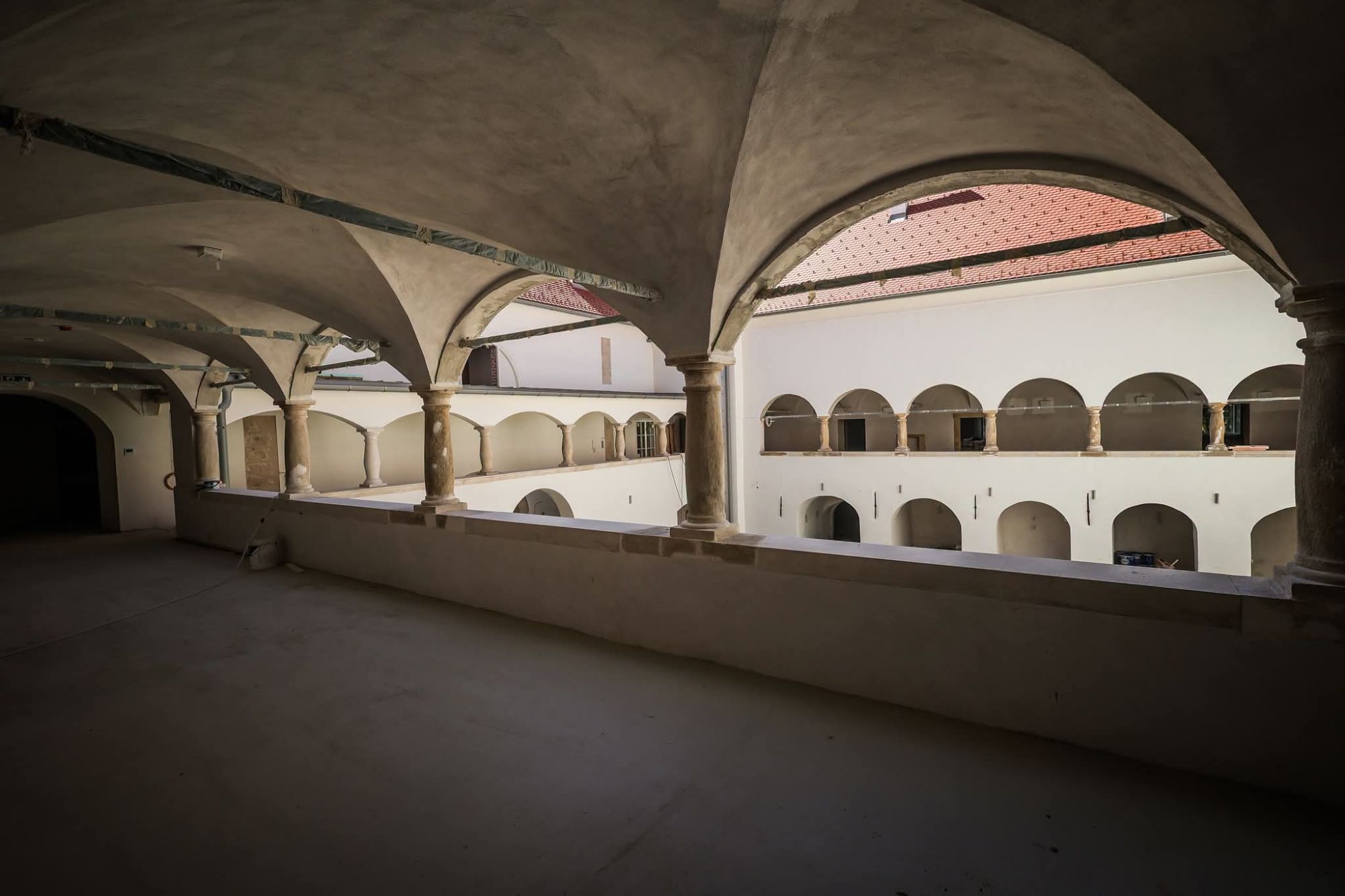 Novi kameni podovi i uređeni atrij dio su završnih radova na obnovi povijesnog dvorca.Foto: Grad Jastrebarsko