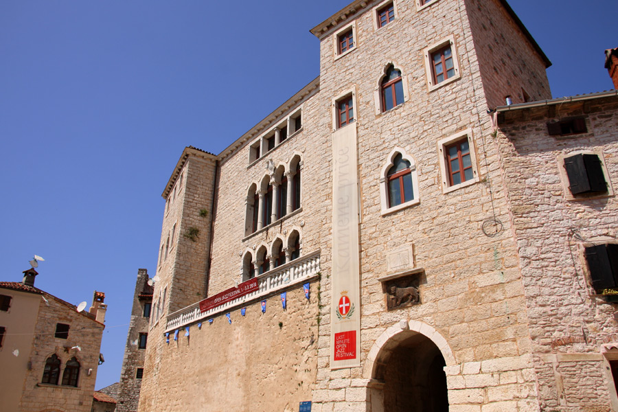 Palača Soardo-Bembo u Balama, s kojom lokalna predaja povezuje Giacoma Casanovu. Za njegov boravak u palači zasad nije pronađena dokumentarna potvrda. FOTO: Orlovic / Wikimedia Commons, CC BY-SA 3.0