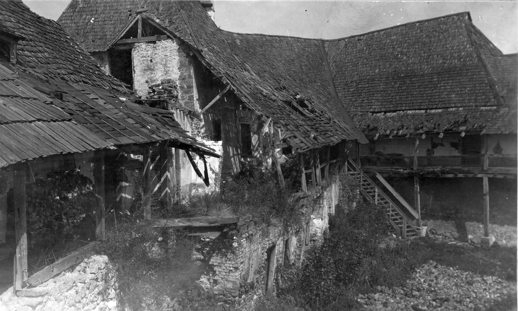 Hrvatska Kostajnica - Stari grad, trakt s kulom s dvorišne strane FOTO: Gjuro Szabo, 1916. g. Izvor: Zbirka fotografske ostavštine Gjure Szaboa, fototeka.min-kulture.hr