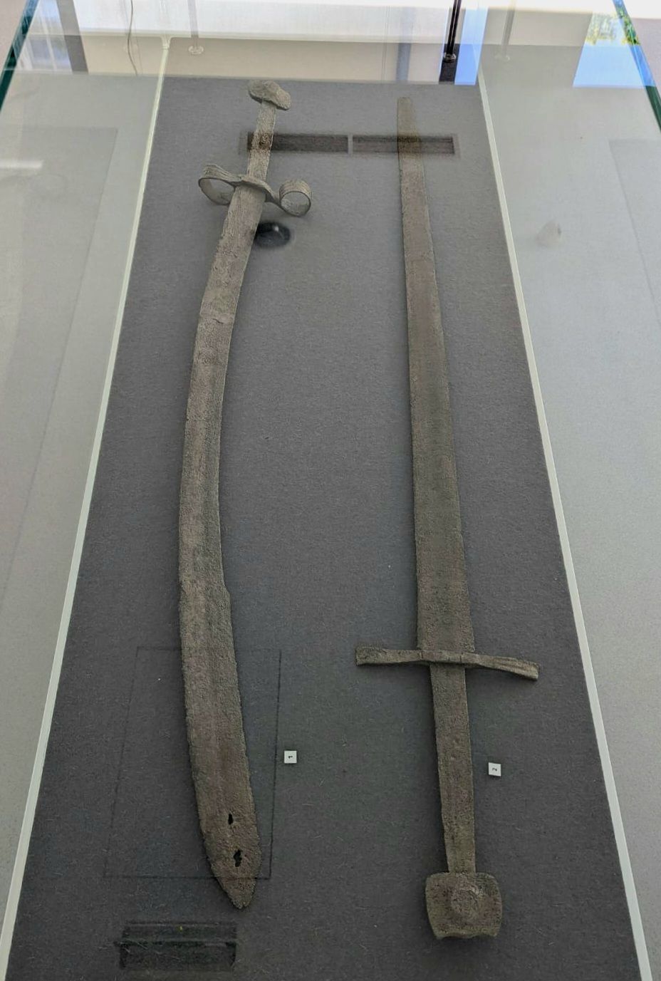 Oružje i druga vojna oprema iz vremena Sigetske bitke 1566. godine, izloženi u muzejskom postavu Sigetske tvrđave. Foto: Vedran Šoštarić