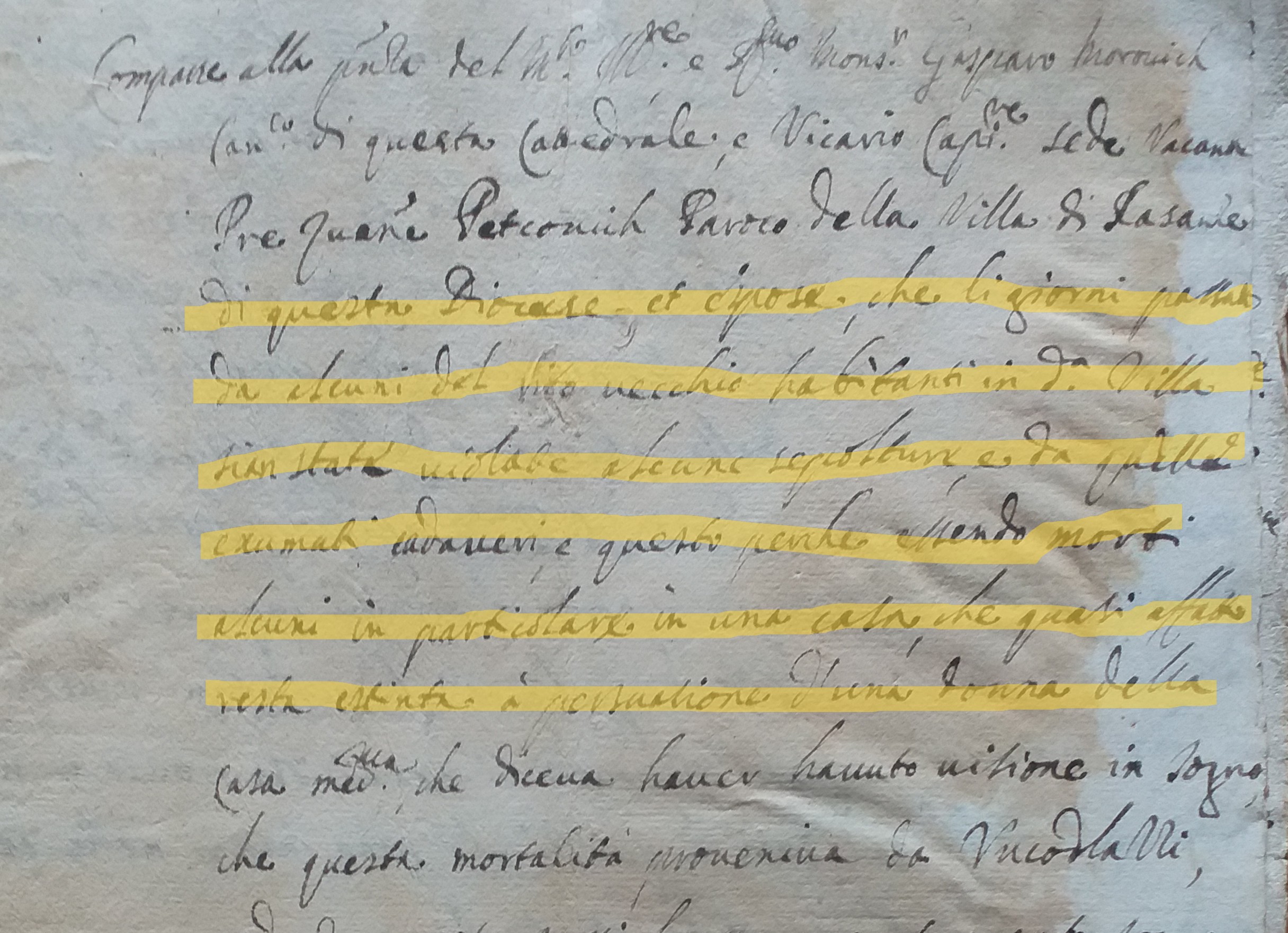 Detalj prve stranice izvještaja u kojem se navodi da su neki stanovnici Ražanca „staroga obreda” oskvrnuli nekoliko grobova i iz njih iskopali tijela pokojnika, nakon što je niz smrti gotovo ugasio jednu obitelj.Arhiv Zadarske nadbiskupije, HR-AZDN-17-3, kut. 2, br. 8, fol. 1r.