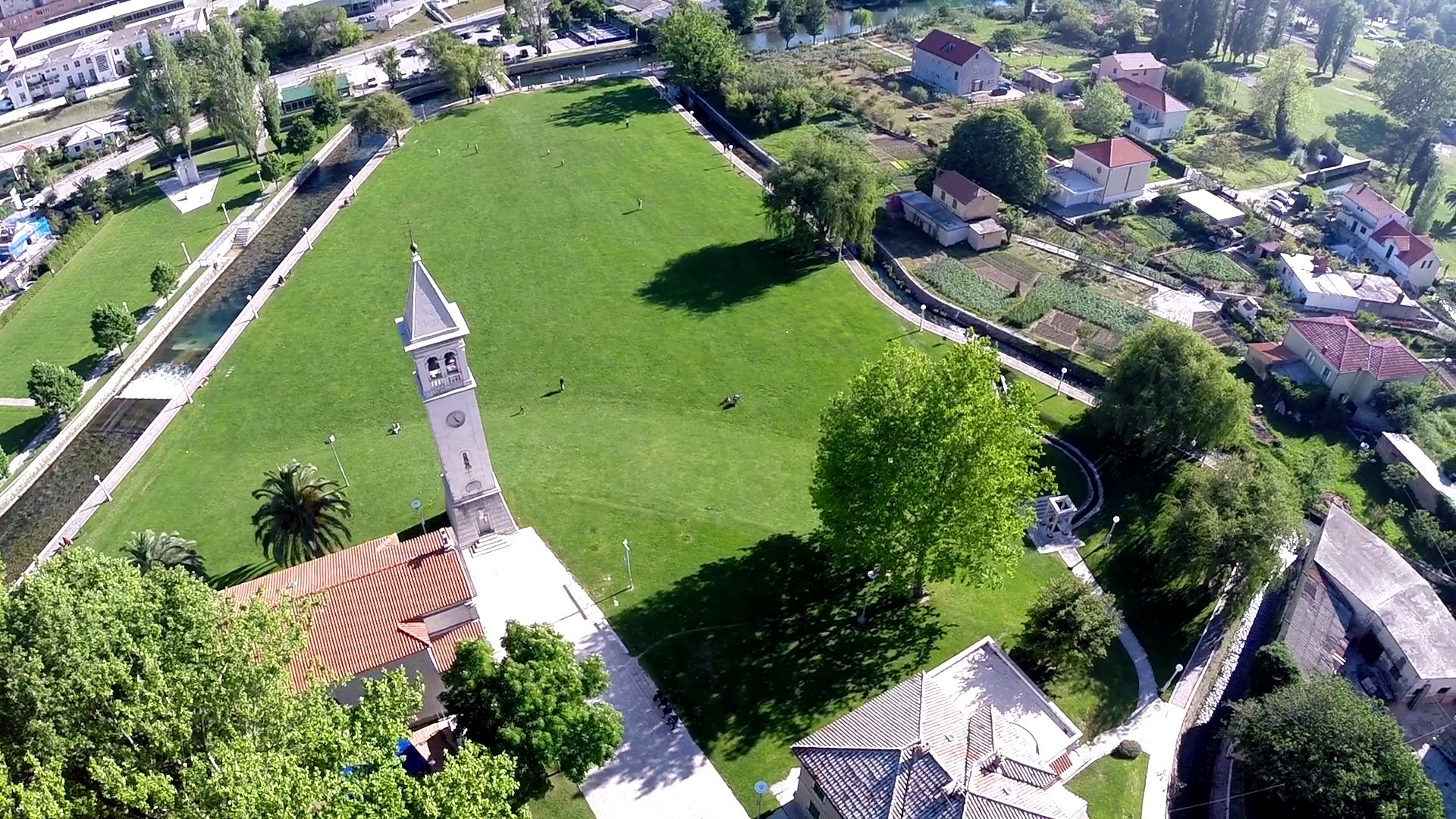 Gospin otok u Solinu, prostor hrvatskoga kraljevskog središta i lokalitet povezan s mauzolejem kraljice Jelene. Arheološki ostatci ispod današnjega uređenog prostora svjedoče o važnosti Solina u doba hrvatskih vladara. FOTO: TZ Split