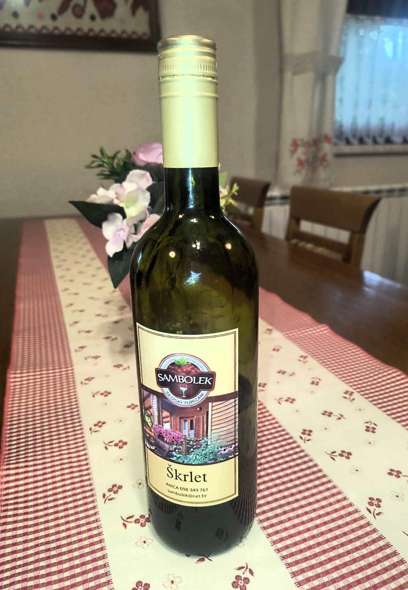 Škrlet Šambolek iz Volodera. Autohtona sorta snažno je povezana s vinogradarskom tradicijom Volodera i Moslavine. Foto: Blaga & misterije