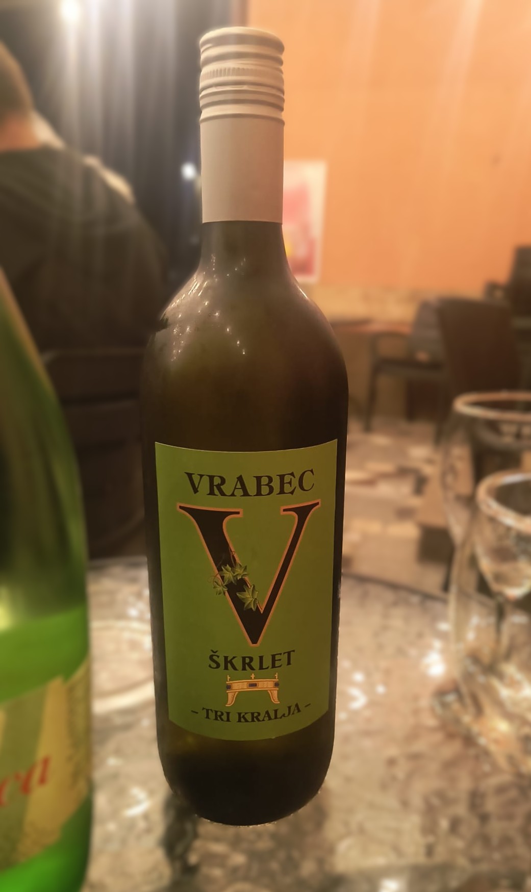 Škrlet Vinarije Vrabec „Tri kralja“, jedan od primjera vina proizvedenih od autohtone moslavačke sorte. Foto: Blaga & misterije