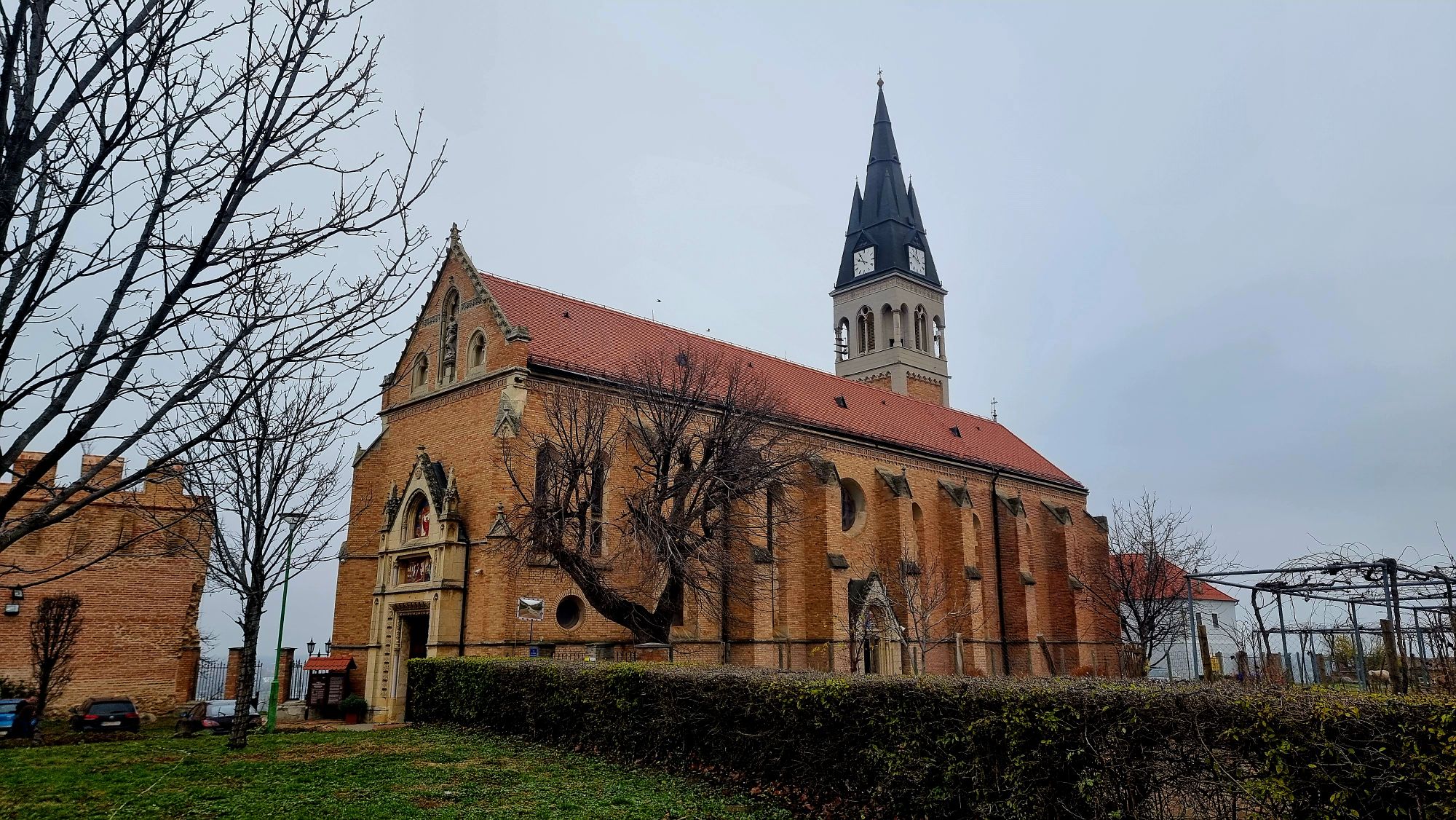 Crkva sv. Ivana Kapistrana u Iloku, podignuta unutar povijesne jezgre grada u kojem je franjevac proveo posljednje tjedne života i umro 23. listopada 1456. godine. FOTO: Blaga & misterije